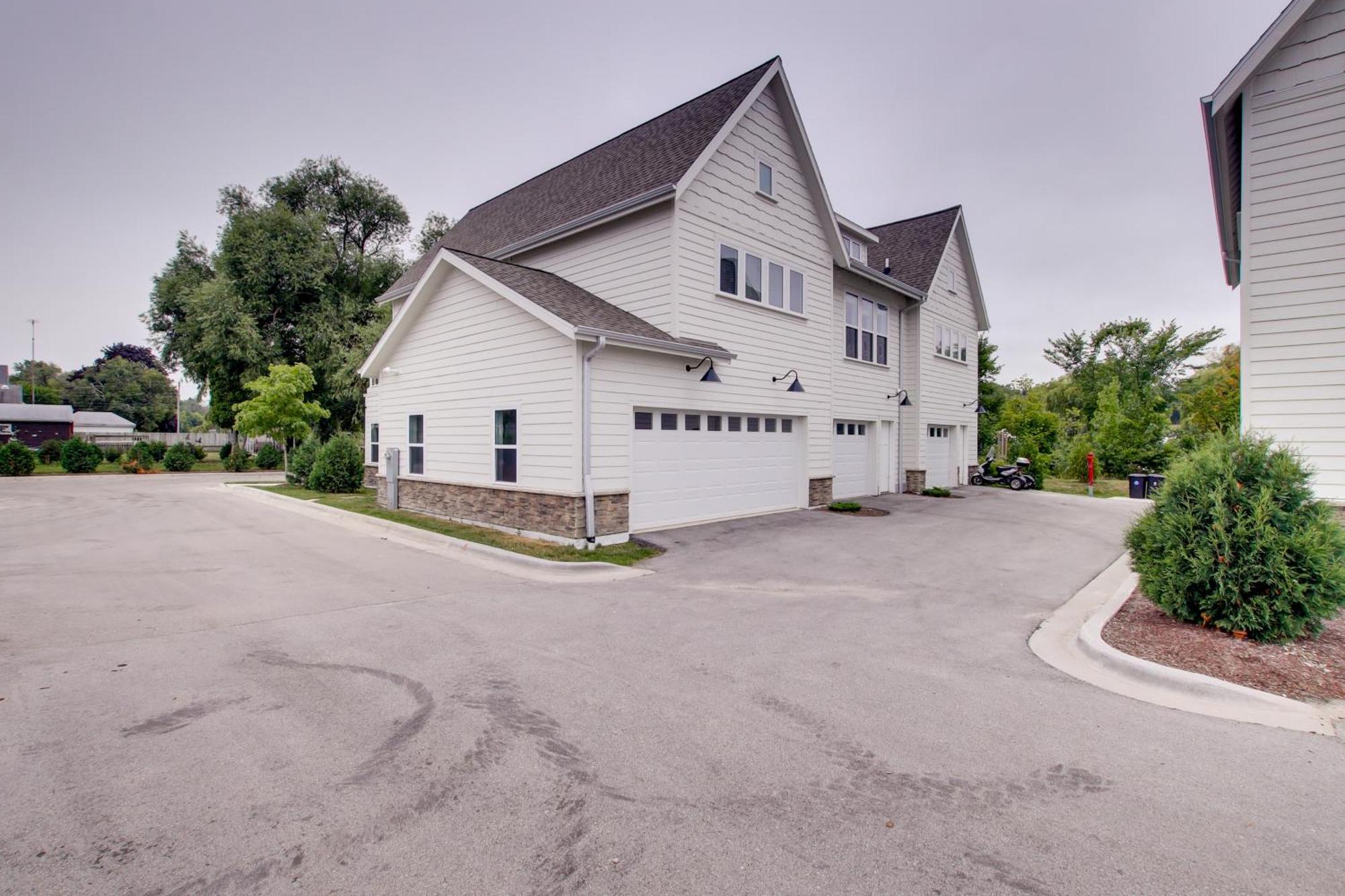 Riverfront Sheboygan Townhome With Grill! Εξωτερικό φωτογραφία